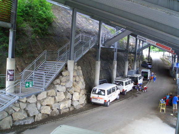 Tribne Untersicht mit Treppe